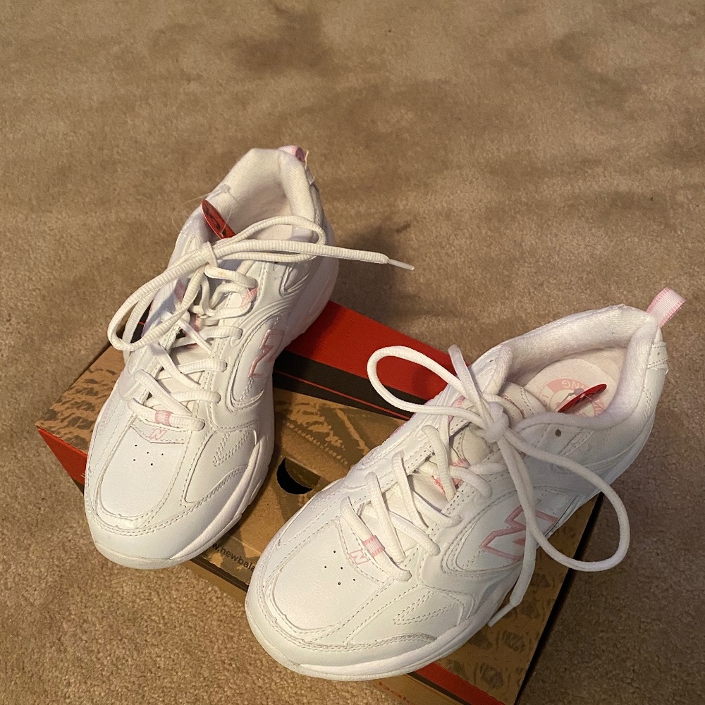 New Balance Tennis Shoes 7 Wide